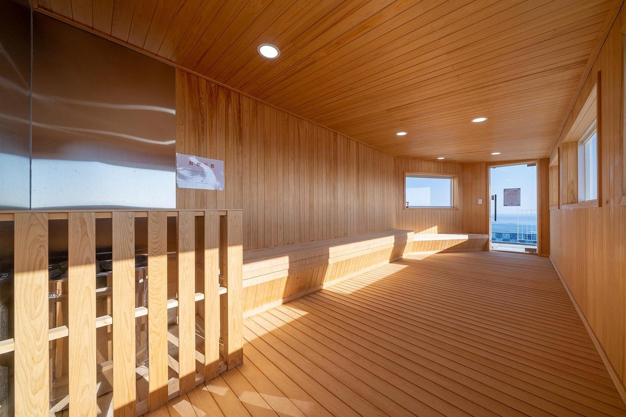 Gangneung Chonpines Ocean Suites Hotel Eksteriør billede