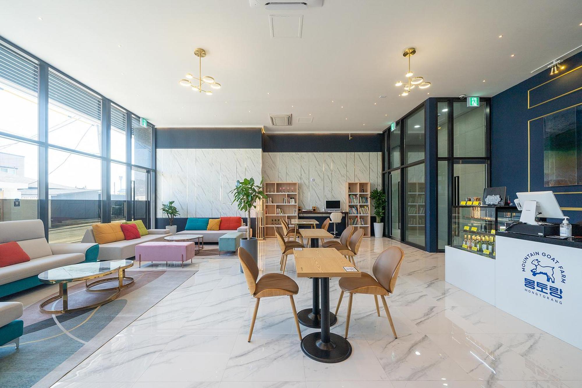 Gangneung Chonpines Ocean Suites Hotel Eksteriør billede