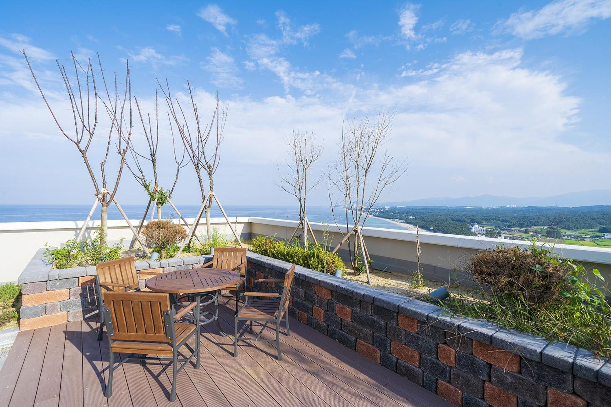 Gangneung Chonpines Ocean Suites Hotel Eksteriør billede
